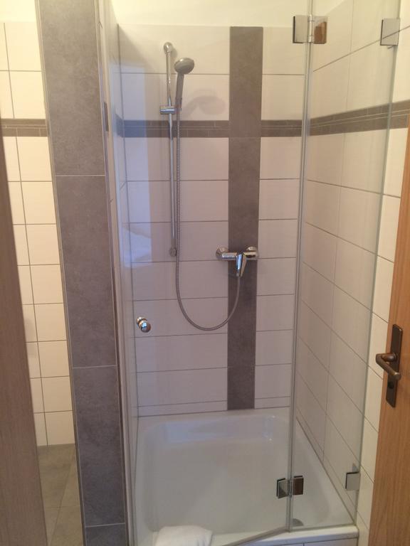 Hotel Stangl-Hof Forstinning Esterno foto