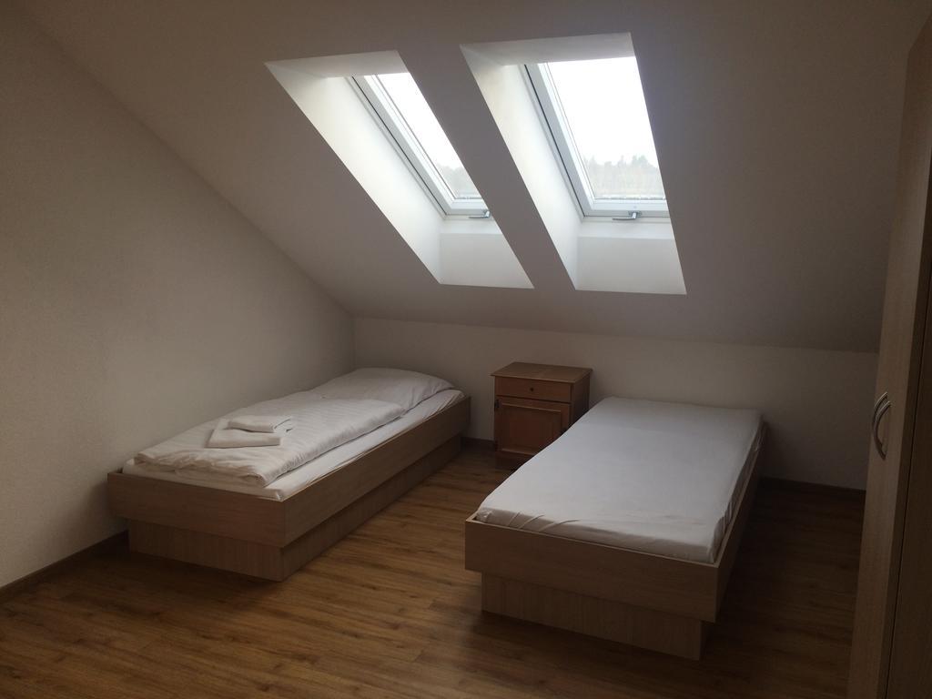 Hotel Stangl-Hof Forstinning Esterno foto