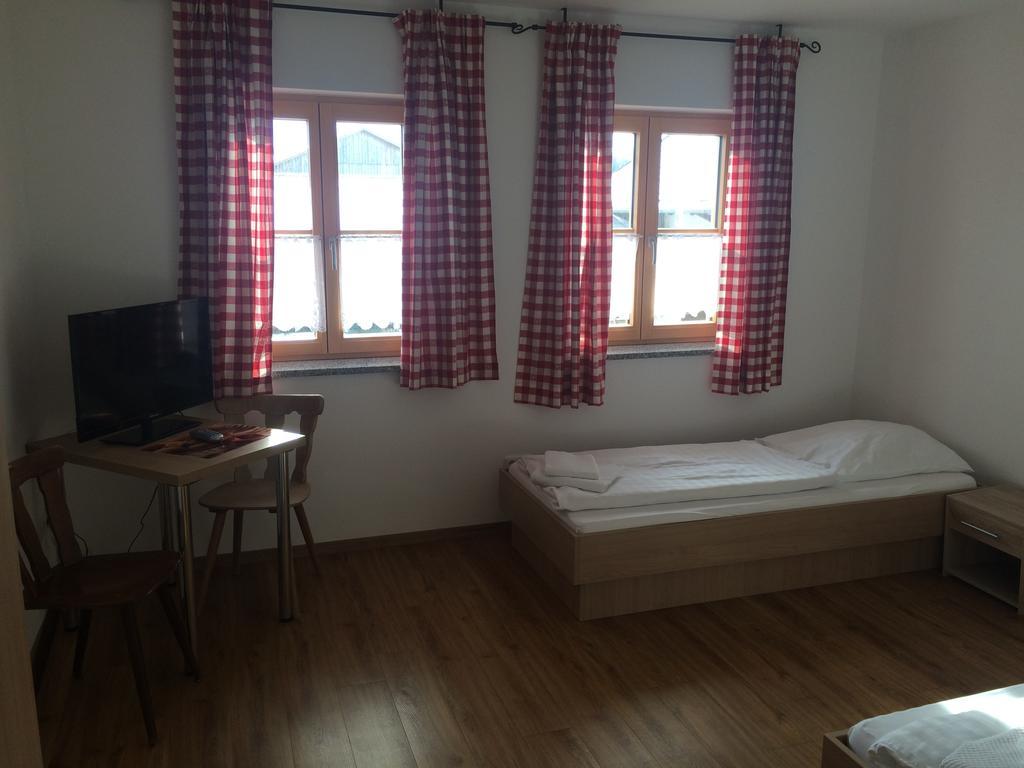 Hotel Stangl-Hof Forstinning Esterno foto